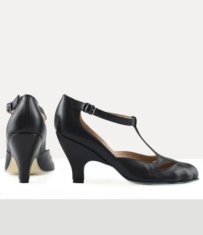 Buty z paskiem w kształcie litery T