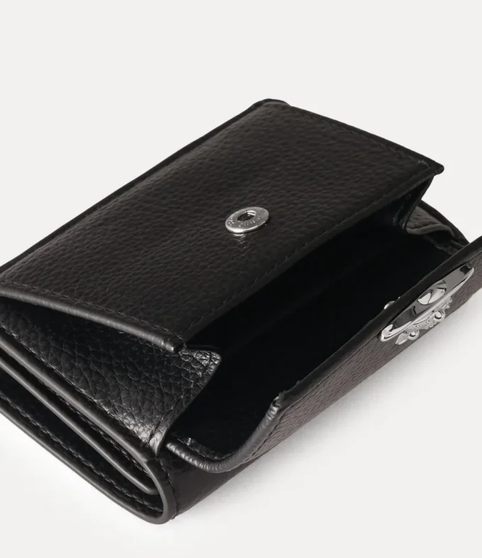 Mała torebka z klapką