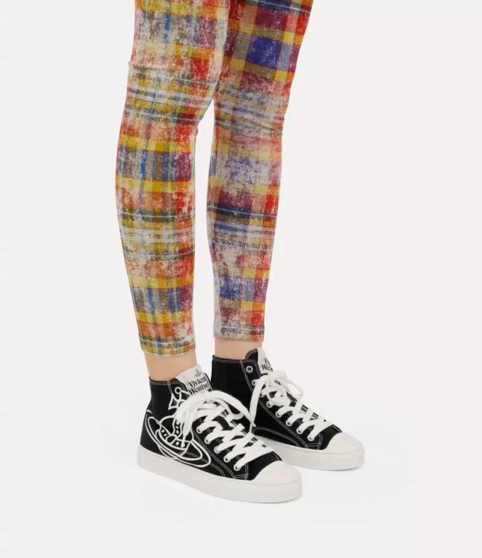 Wysokie płócienne trampki